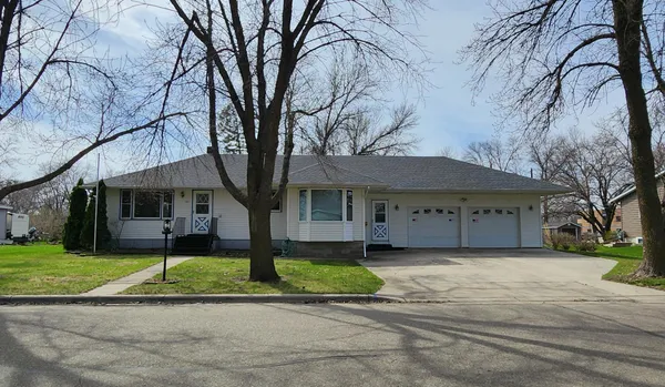 $185,000 | 101 Elm Grove Lane, Prinsburg, MN 56281