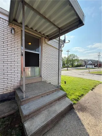 $1,200 | 2000 McMinn Street, Unit 1, Aliquippa, PA 15001