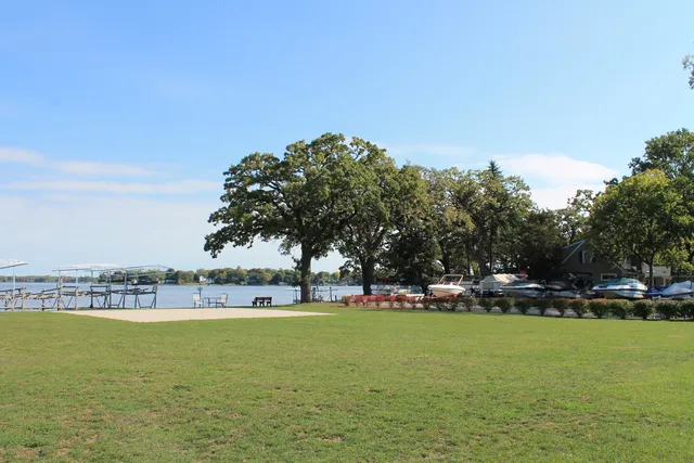 $172,500 | 69 White Oaks Road, Unit 69, Fox Lake, IL 60020