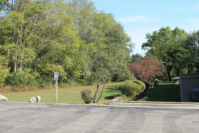 $172,500 | 69 White Oaks Road, Unit 69, Fox Lake, IL 60020