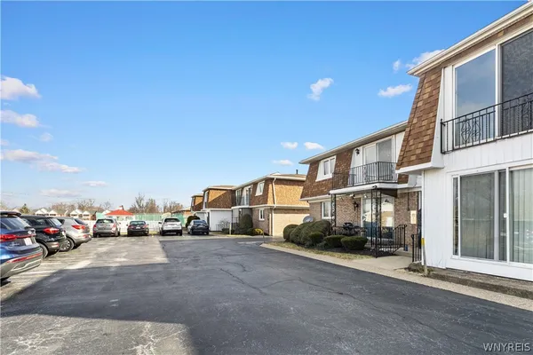 $129,900 | 61 D Georgian Lane, Unit 9, Amherst, NY 14221