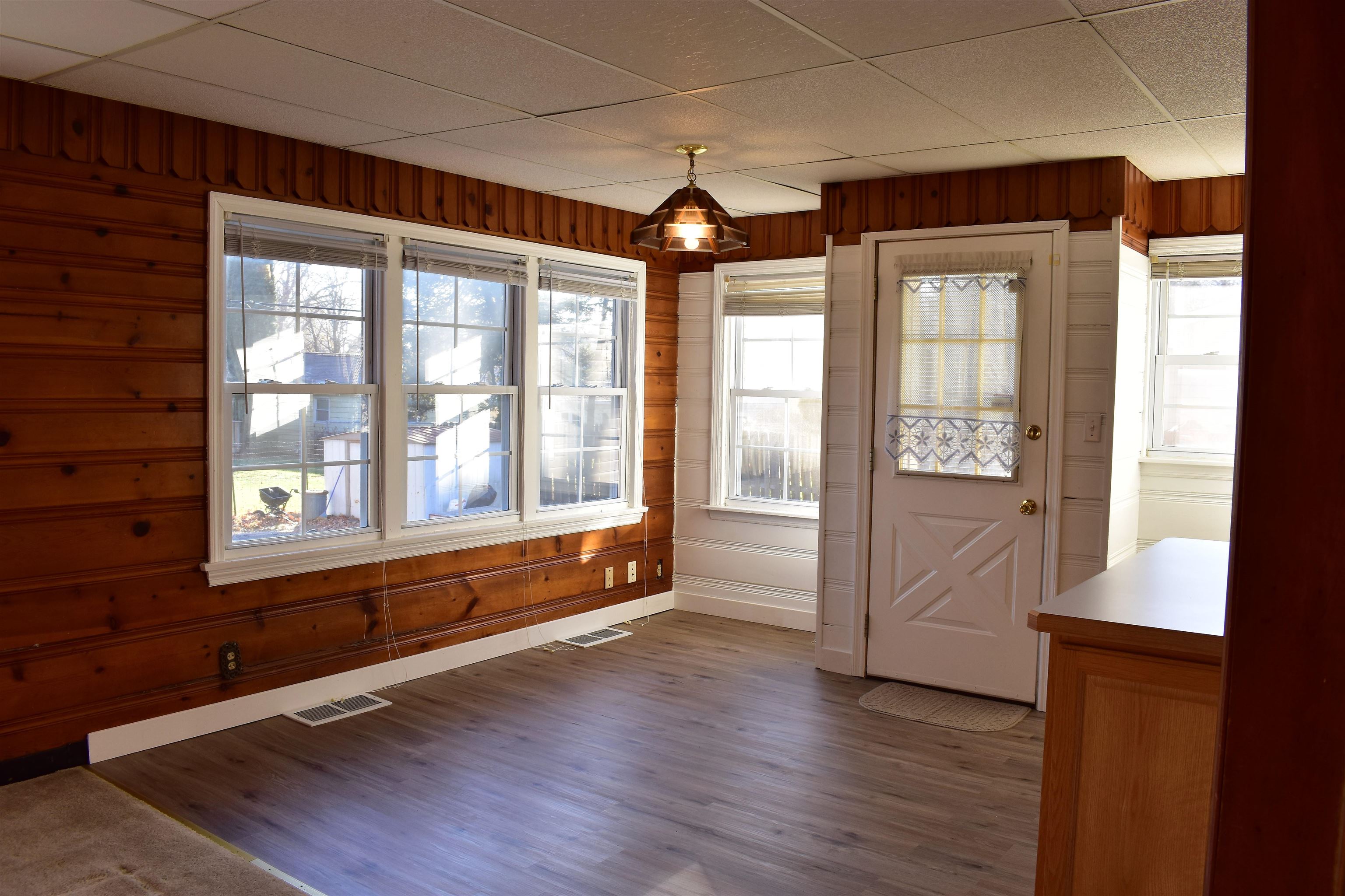 1812 Halsted Road Rockford, IL 61103 - Photo 14 of 40 Eat-in kitchen area