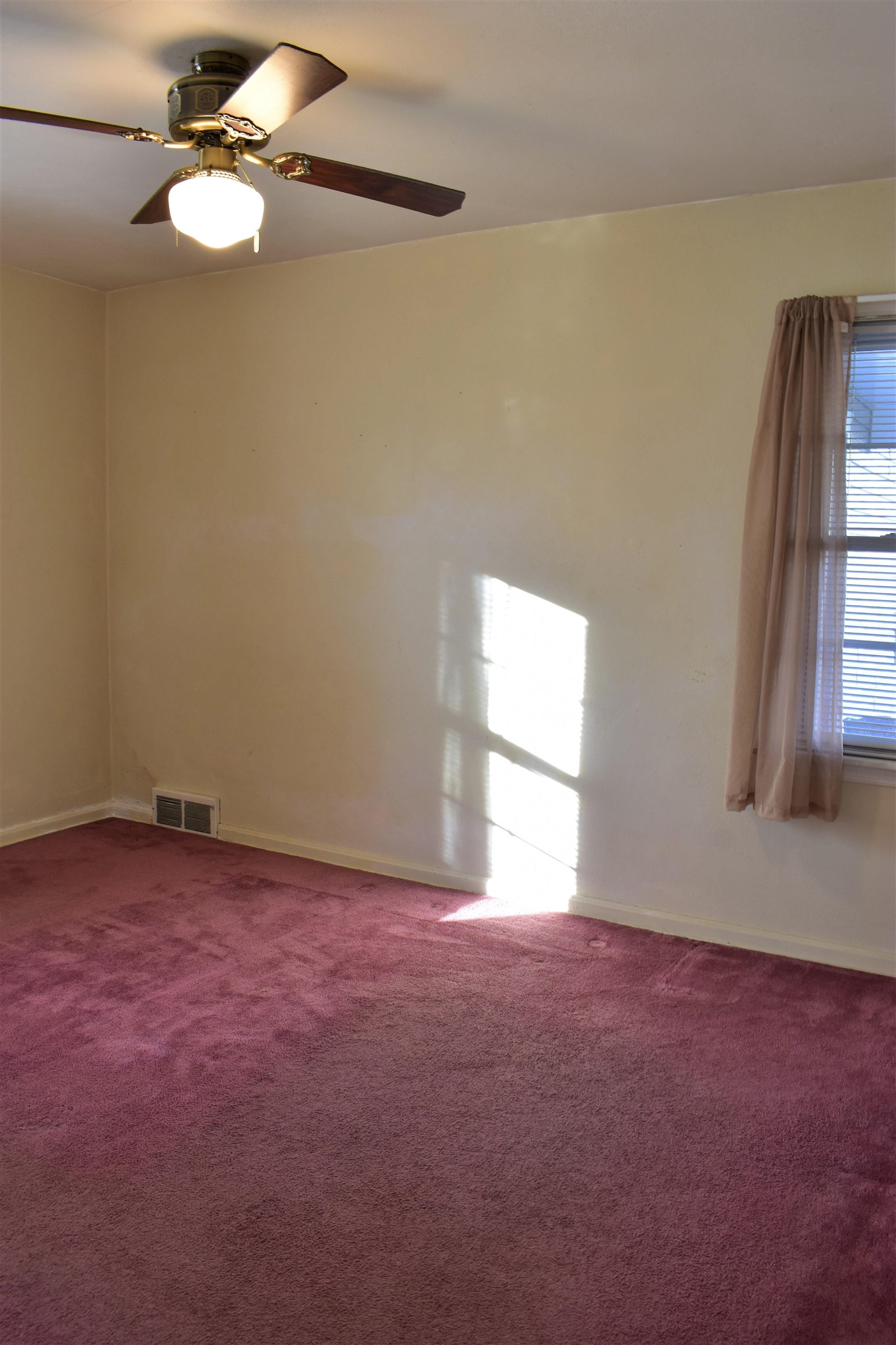 1812 Halsted Road Rockford, IL 61103 - Photo 20 of 40 Main floor Bedroom #1
