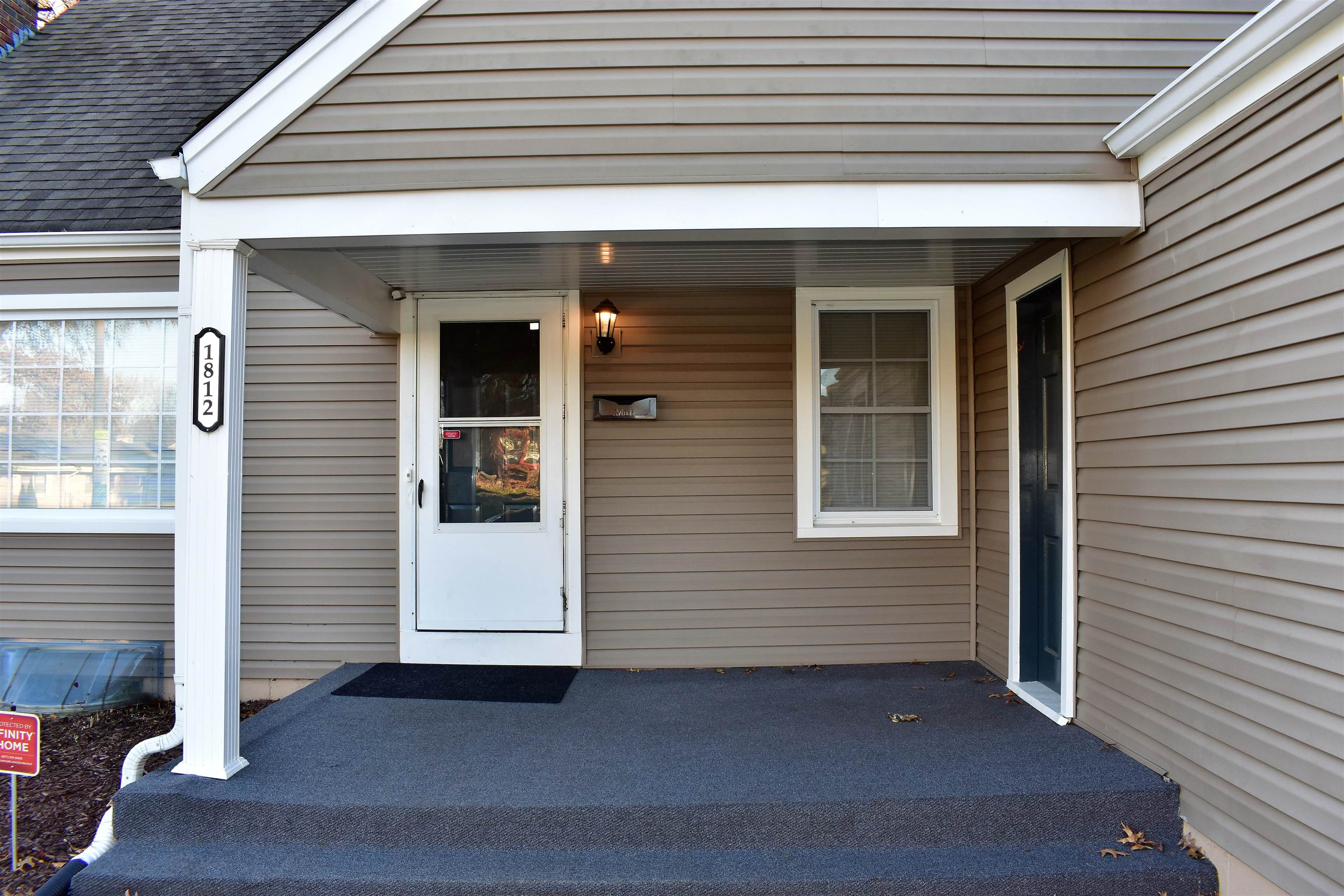 1812 Halsted Road Rockford, IL 61103 - Photo 2 of 40 Gallery Image 2