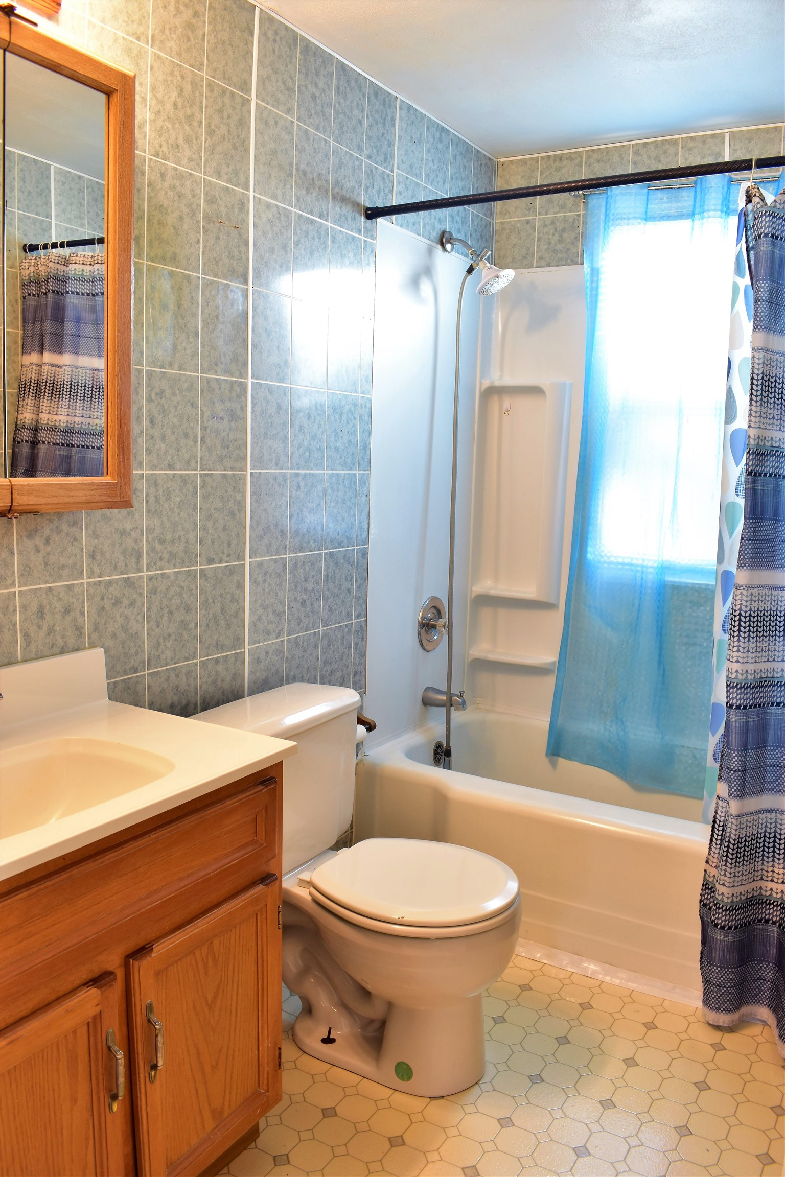 1812 Halsted Road Rockford, IL 61103 - Photo 22 of 40 Main floor Bathroom