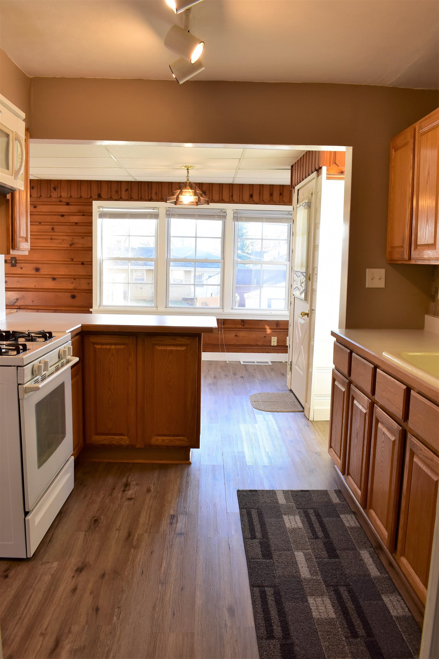 1812 Halsted Road Rockford, IL 61103 - Photo 8 of 40 Gallery Image 8