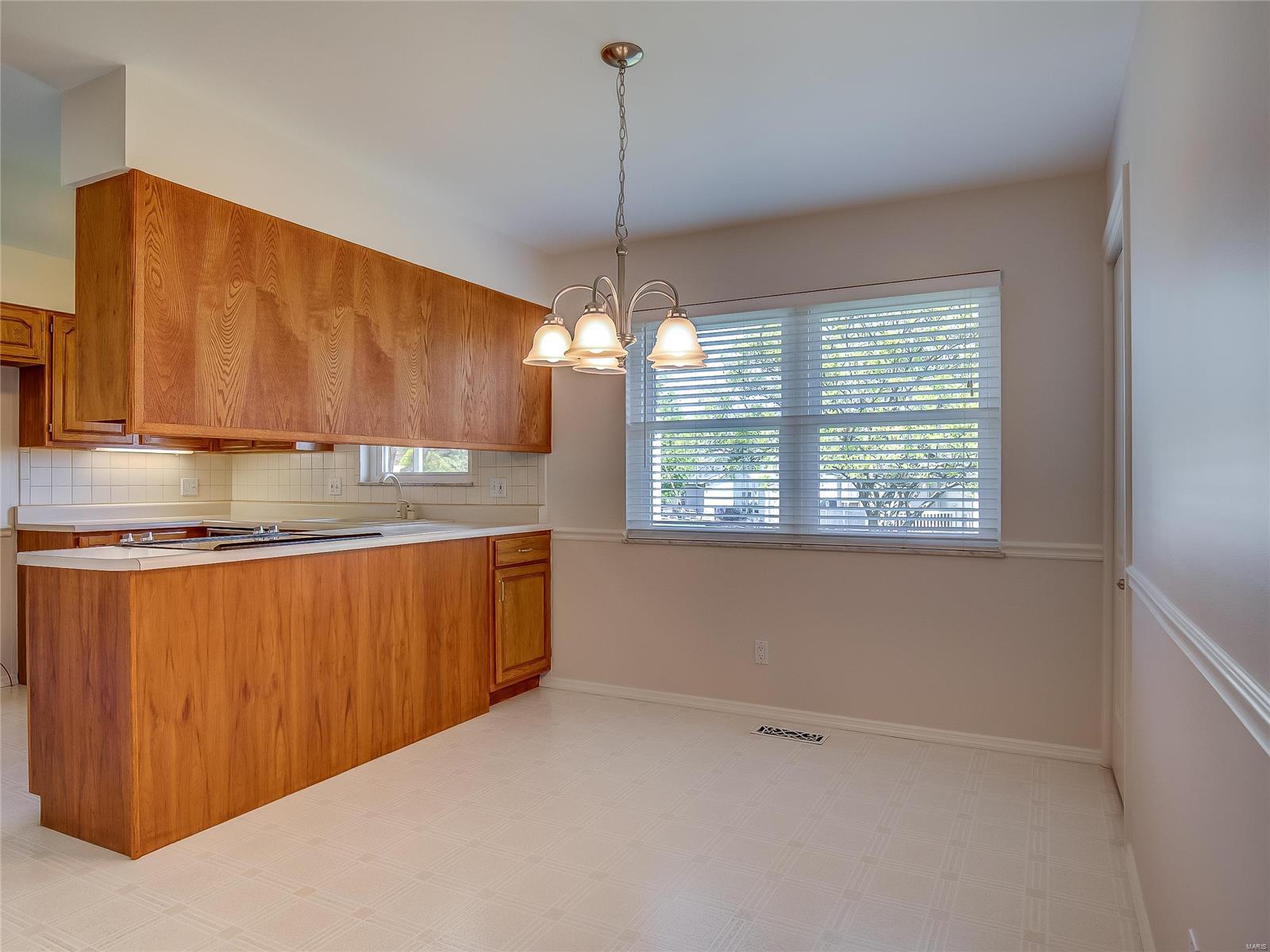 4439 Mattis Road St. Louis, MO 63128 - Photo 5 of 24 Gallery Image 5