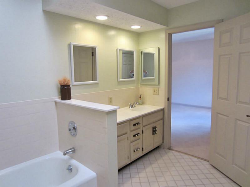 7452 Sylvan Ridge Road Indianapolis, IN 46240 - Photo 16 of 24 Gallery Image 16