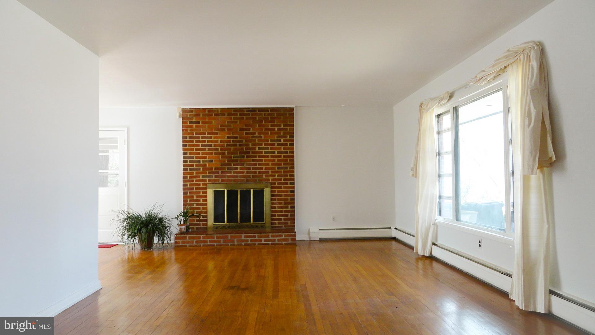 1101 Broadview Road Fort Washington, MD 20744 - Photo 7 of 30 Living Room
