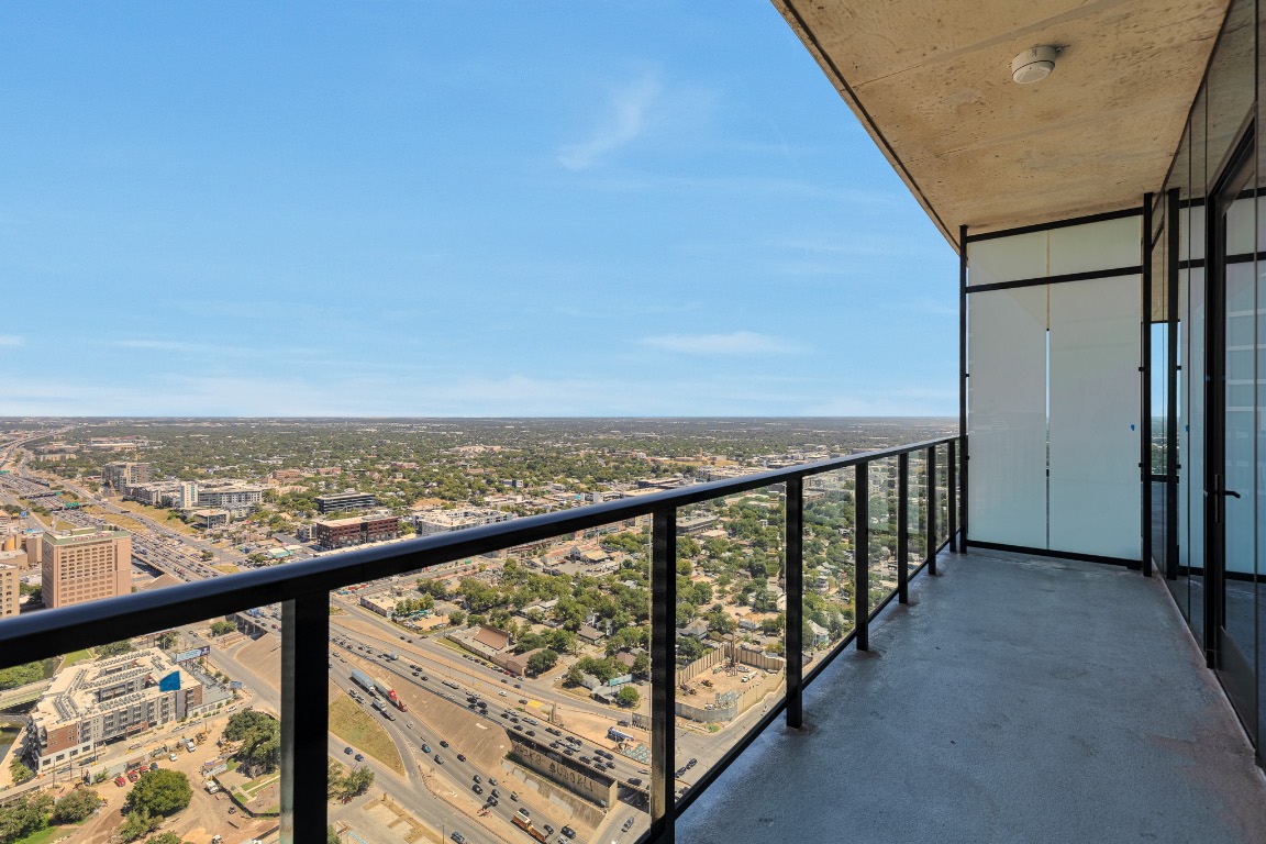 610 Davis Street, Unit 4406 Austin, TX 78701 - Photo 20 of 36 a view of balcony with city view