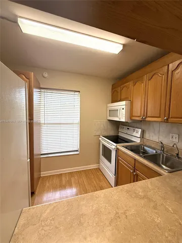 $1,400 | 6001 Northwest 61st Avenue, Unit 206, Tamarac, FL 33319