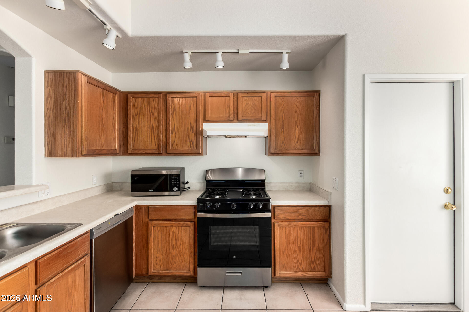 16184 West Hadley Street Goodyear, AZ 85338 - Photo 11 of 28 13 - Hadley