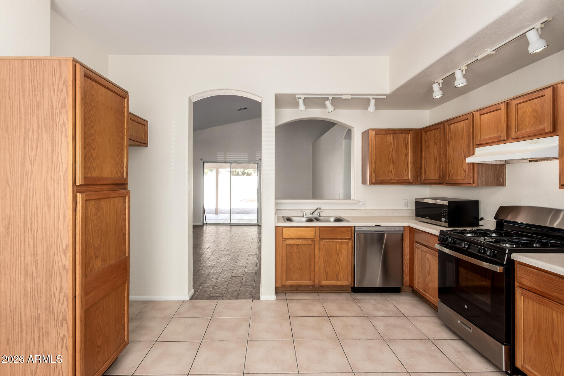 16184 West Hadley Street Goodyear, AZ 85338 - Photo 8 of 28 10 - Hadley