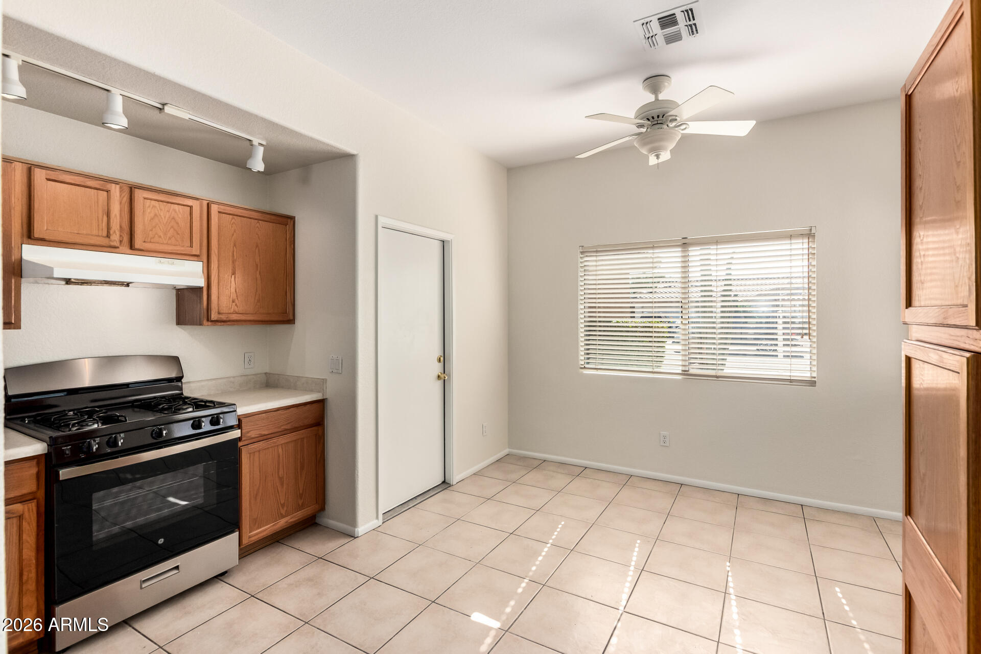 16184 West Hadley Street Goodyear, AZ 85338 - Photo 10 of 28 12 - Hadley