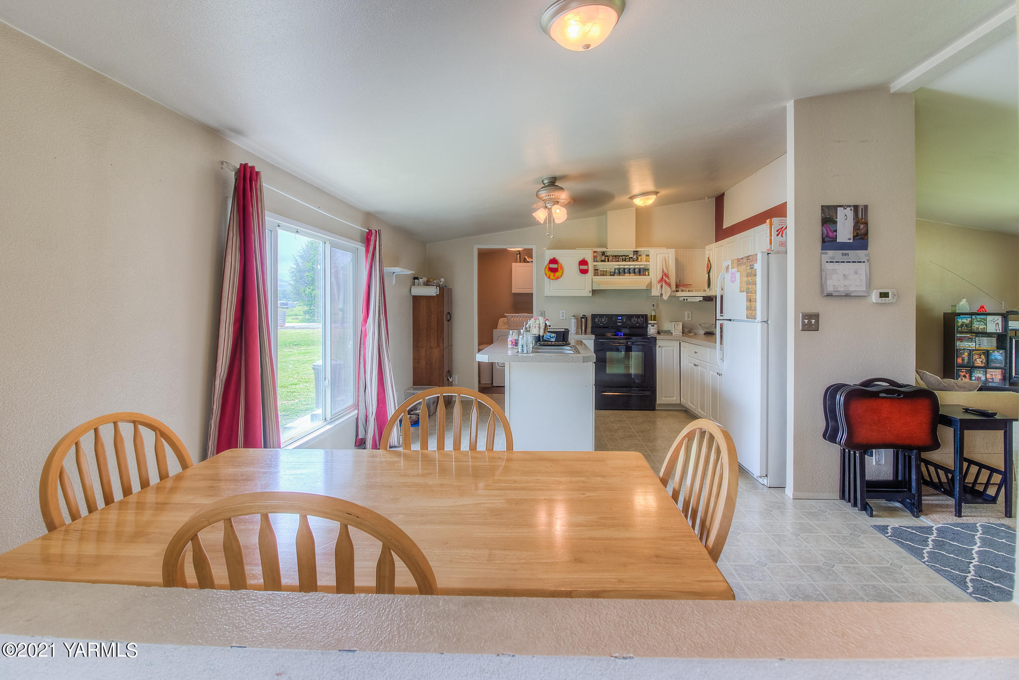 10204 Meadowbrook Road Yakima, WA 98903 - Photo 11 of 29 a view of a dining room with furniture