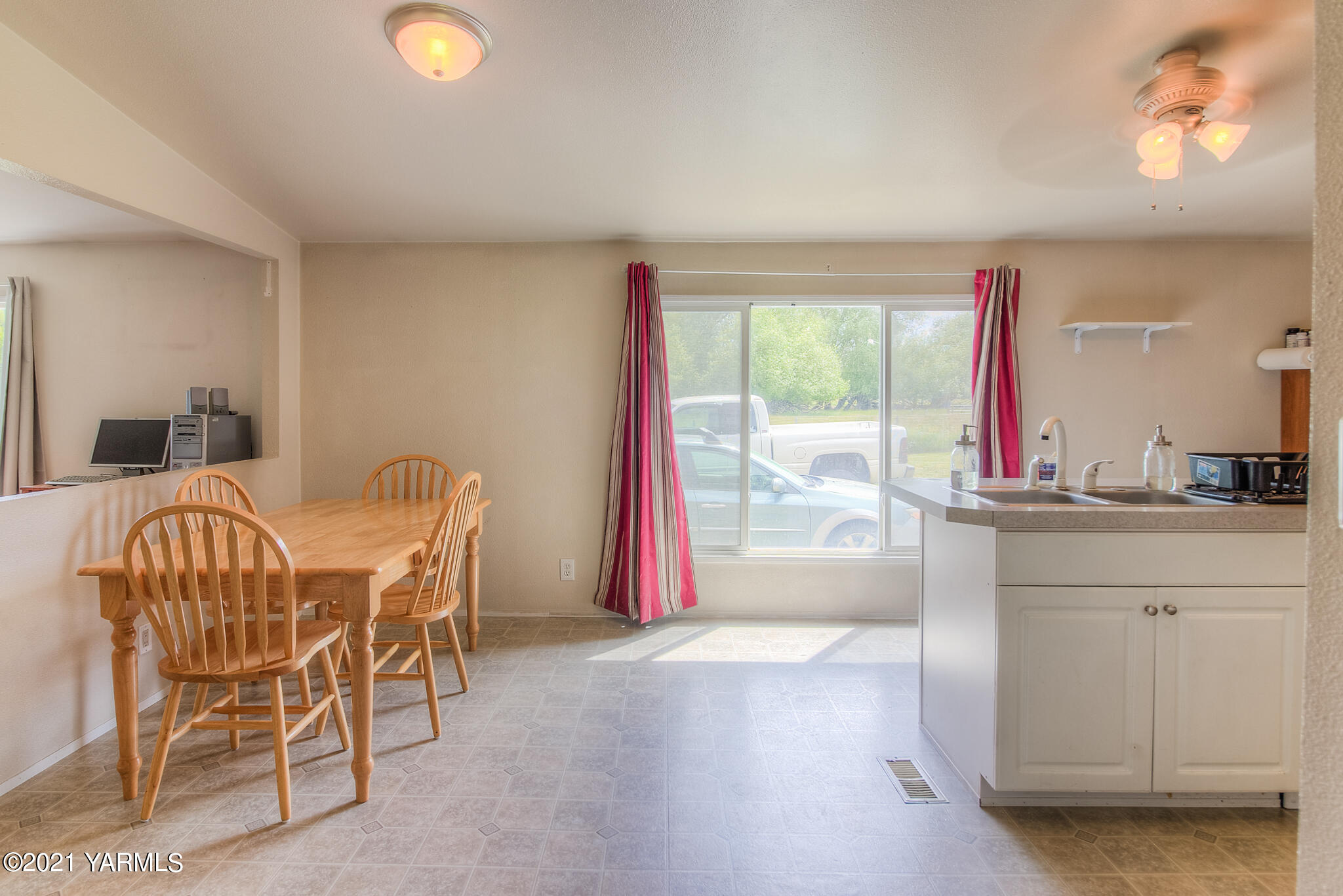 10204 Meadowbrook Road Yakima, WA 98903 - Photo 12 of 29 a dining room with furniture and a large window
