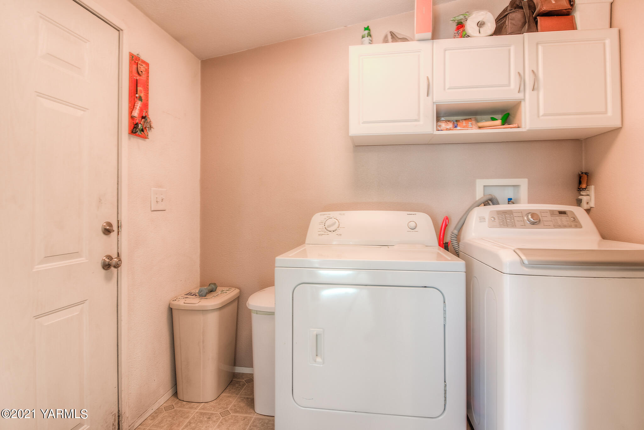 10204 Meadowbrook Road Yakima, WA 98903 - Photo 19 of 29 a utility room with dryer and washer