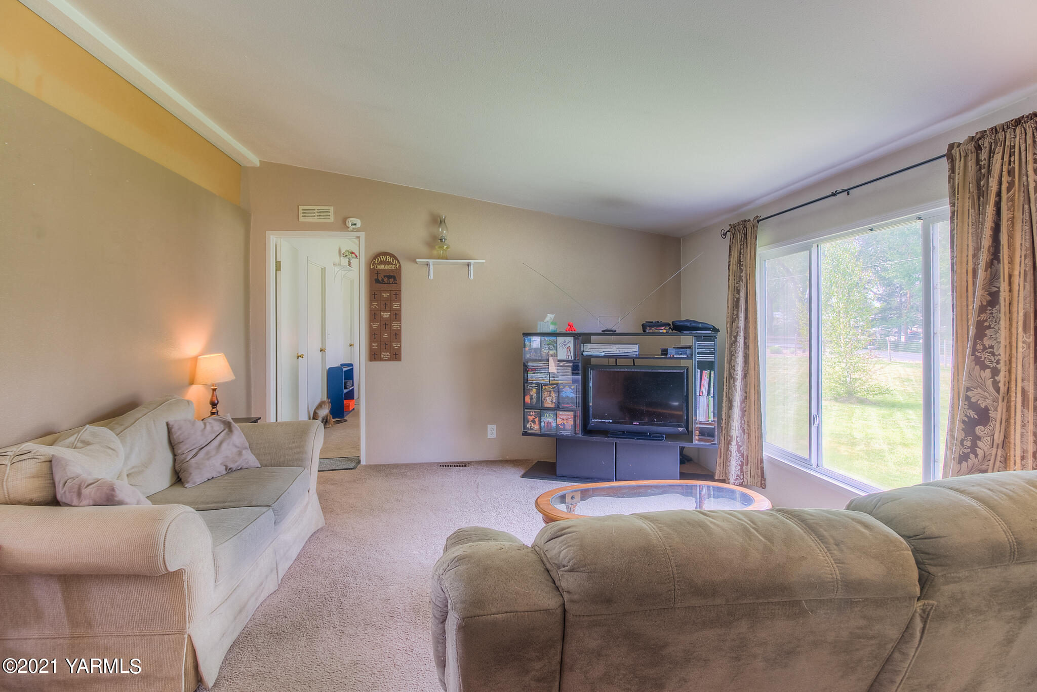 10204 Meadowbrook Road Yakima, WA 98903 - Photo 5 of 29 a bed room with furniture and a fireplace