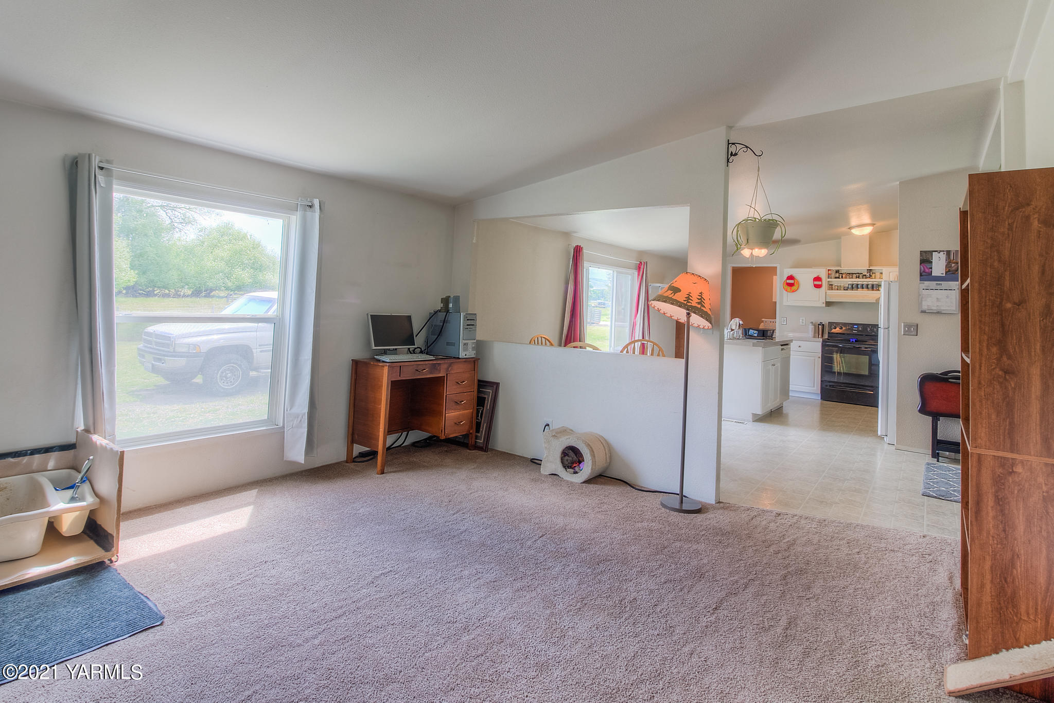 10204 Meadowbrook Road Yakima, WA 98903 - Photo 6 of 29 a view of a livingroom with furniture and a livingroom