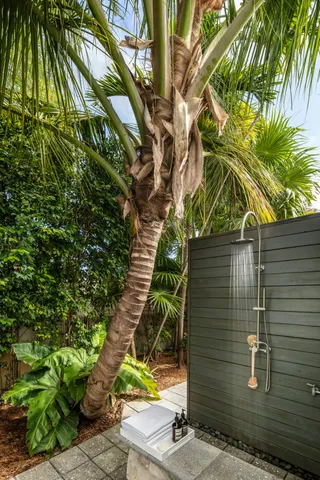 $1,995,000 | 3801 Flagler Avenue, Key West, FL 33040