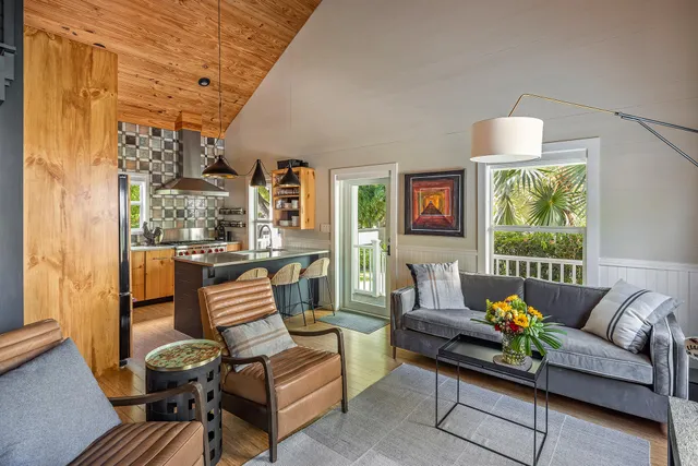 $1,995,000 | 3801 Flagler Avenue, Key West, FL 33040