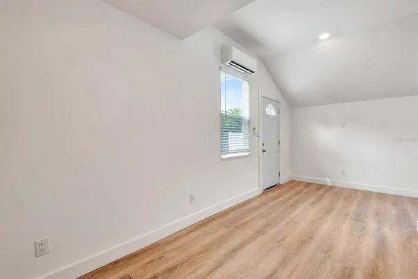 $1,350 | 1508 27th Avenue North, St. Petersburg, FL 33704