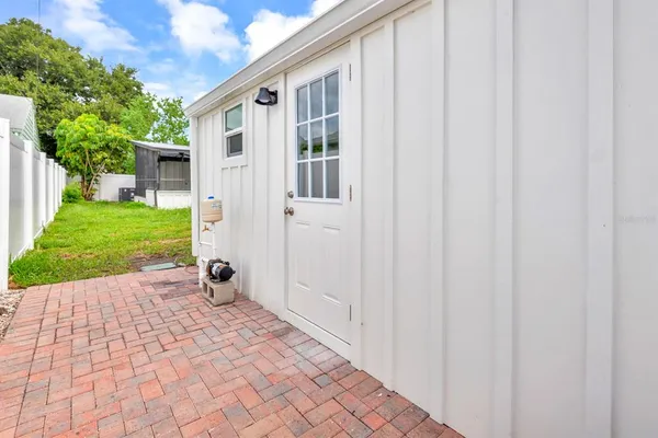 $1,350 | 1508 27th Avenue North, St. Petersburg, FL 33704