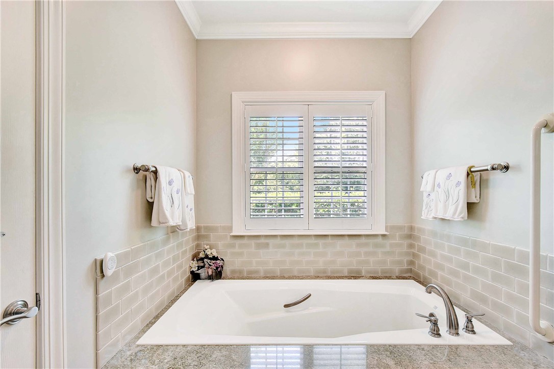 107 Biltmore St. Simons Island, GA 31522 - Photo 23 of 34 Primary Bathroom