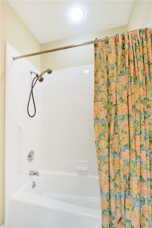 107 Biltmore St. Simons Island, GA 31522 - Photo 28 of 34 Guest Bathroom