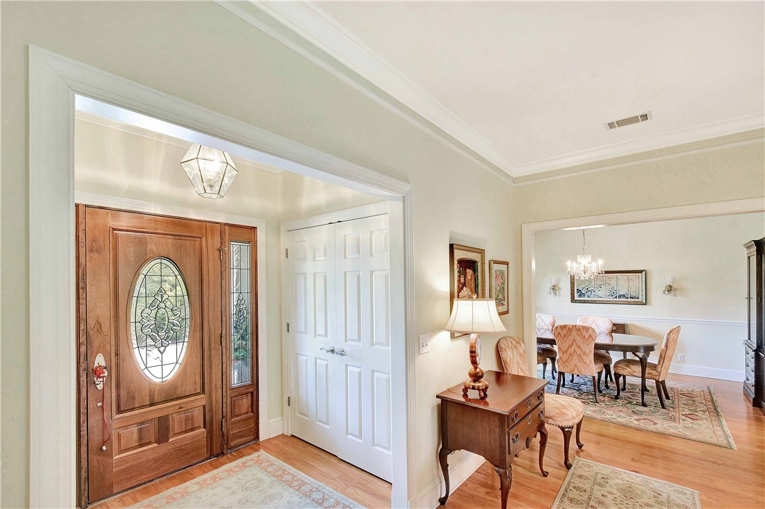 107 Biltmore St. Simons Island, GA 31522 - Photo 3 of 34 Foyer