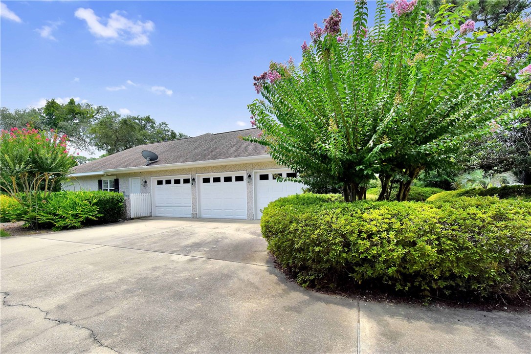 107 Biltmore St. Simons Island, GA 31522 - Photo 34 of 34 3 Car Garage