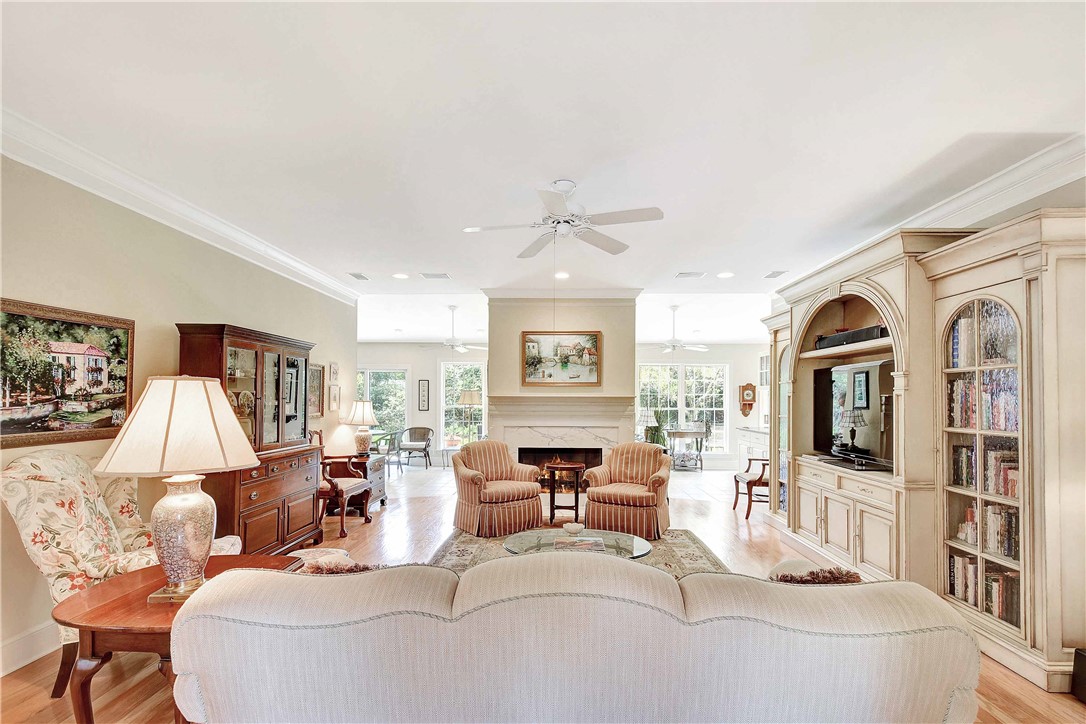 107 Biltmore St. Simons Island, GA 31522 - Photo 4 of 34 Family Room