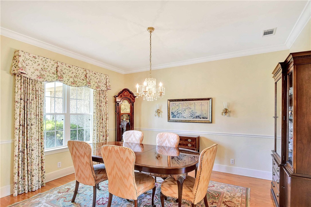 107 Biltmore St. Simons Island, GA 31522 - Photo 7 of 34 Dining Room