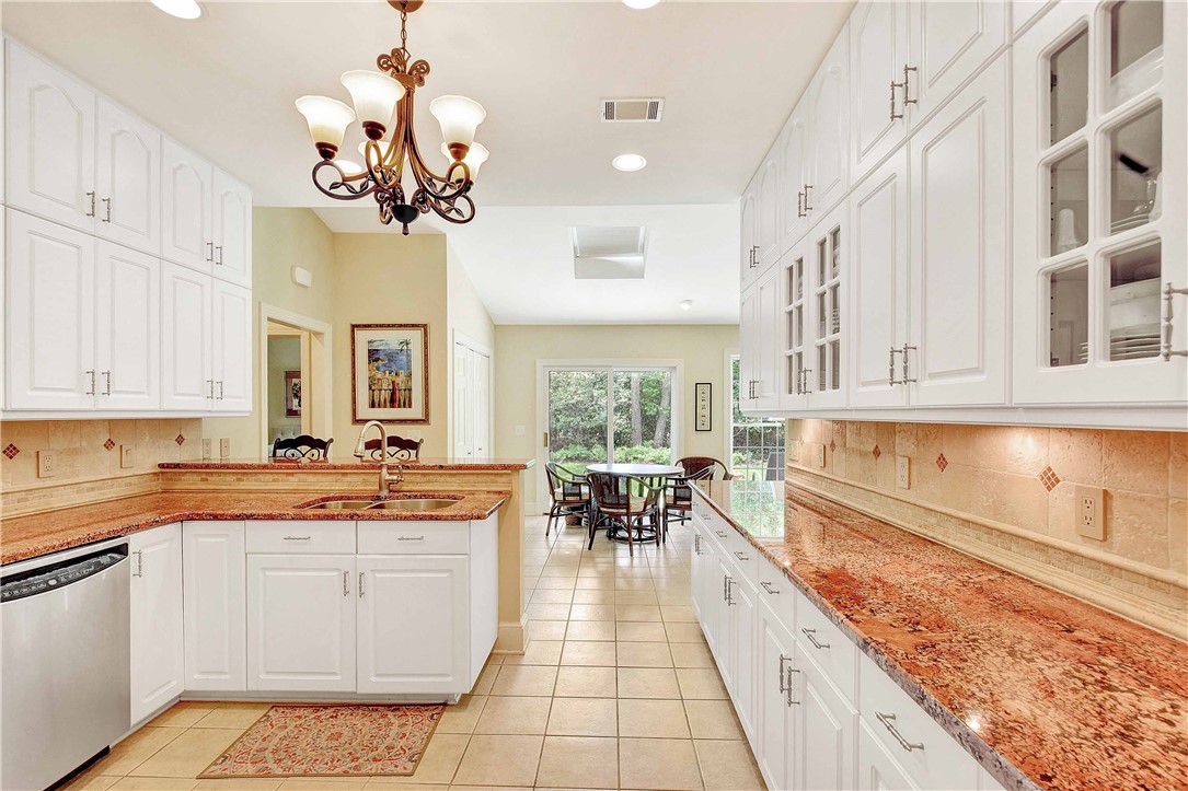 107 Biltmore St. Simons Island, GA 31522 - Photo 9 of 34 Spacious Kitchen