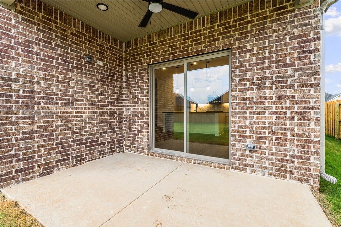 1806 Goldthorp Street Pea Ridge, AR 72751 - Photo 13 of 26 Covered back patio