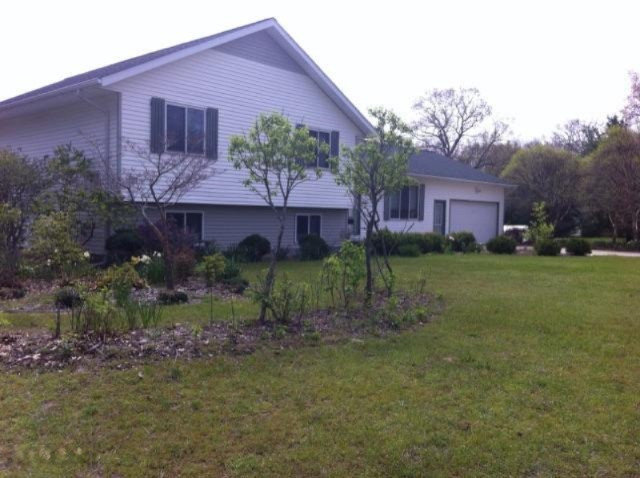 1560 Benjamin - Main Photo.jpg