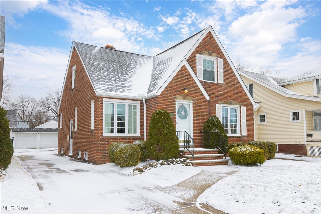 8115 Spring Garden Road Cleveland, OH 44129 - Photo 3 of 44