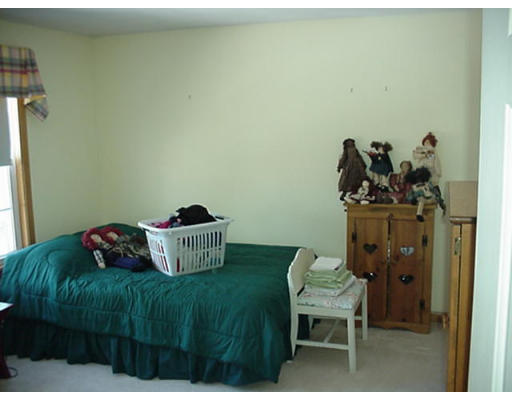 110 Turtle Hill Road Dracut, MA 01826 - Photo 10 of 11 Gallery Image 10