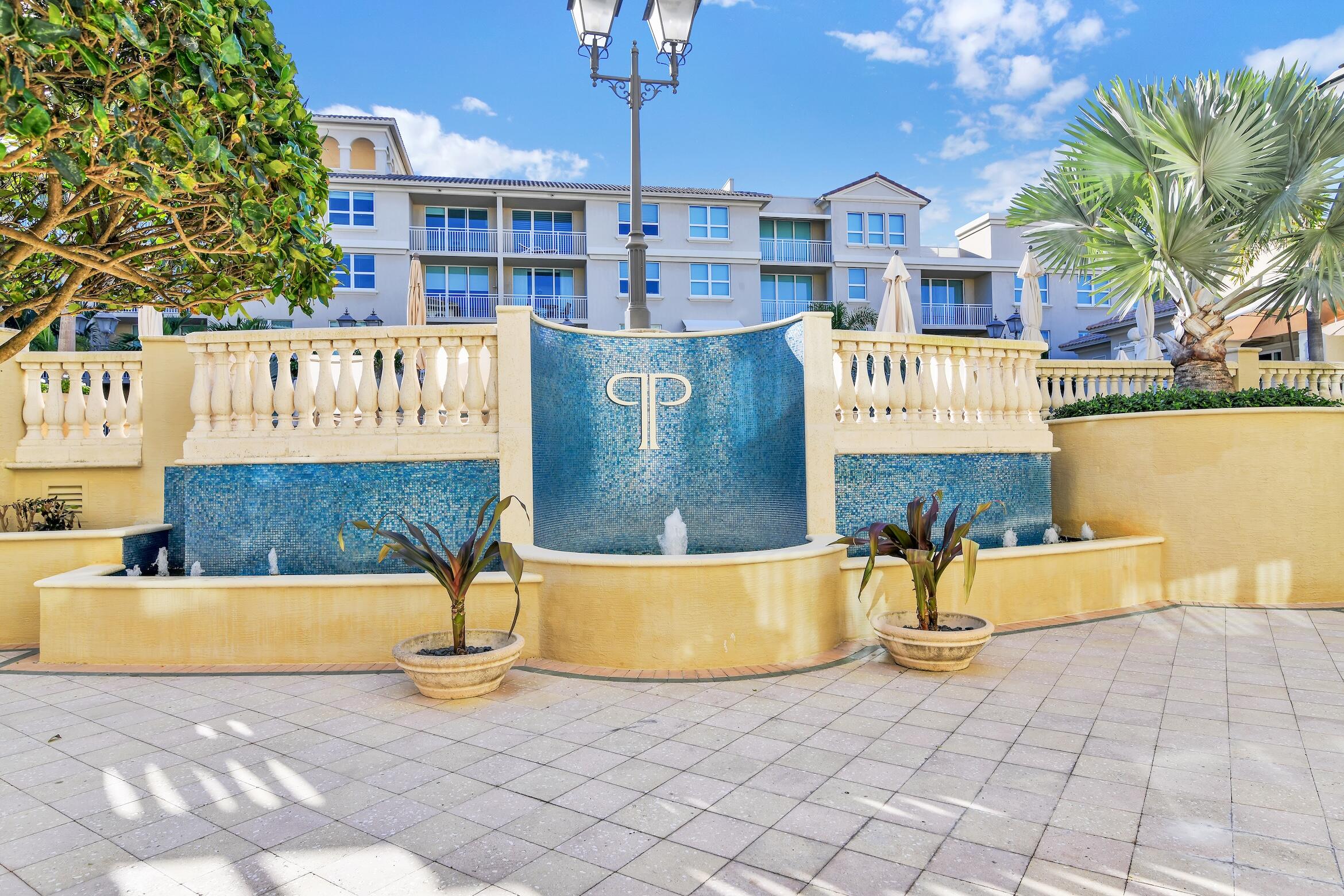 99 Southeast Mizner Boulevard, Unit 714 Boca Raton, FL 33432 - Photo 13 of 25 pool deck