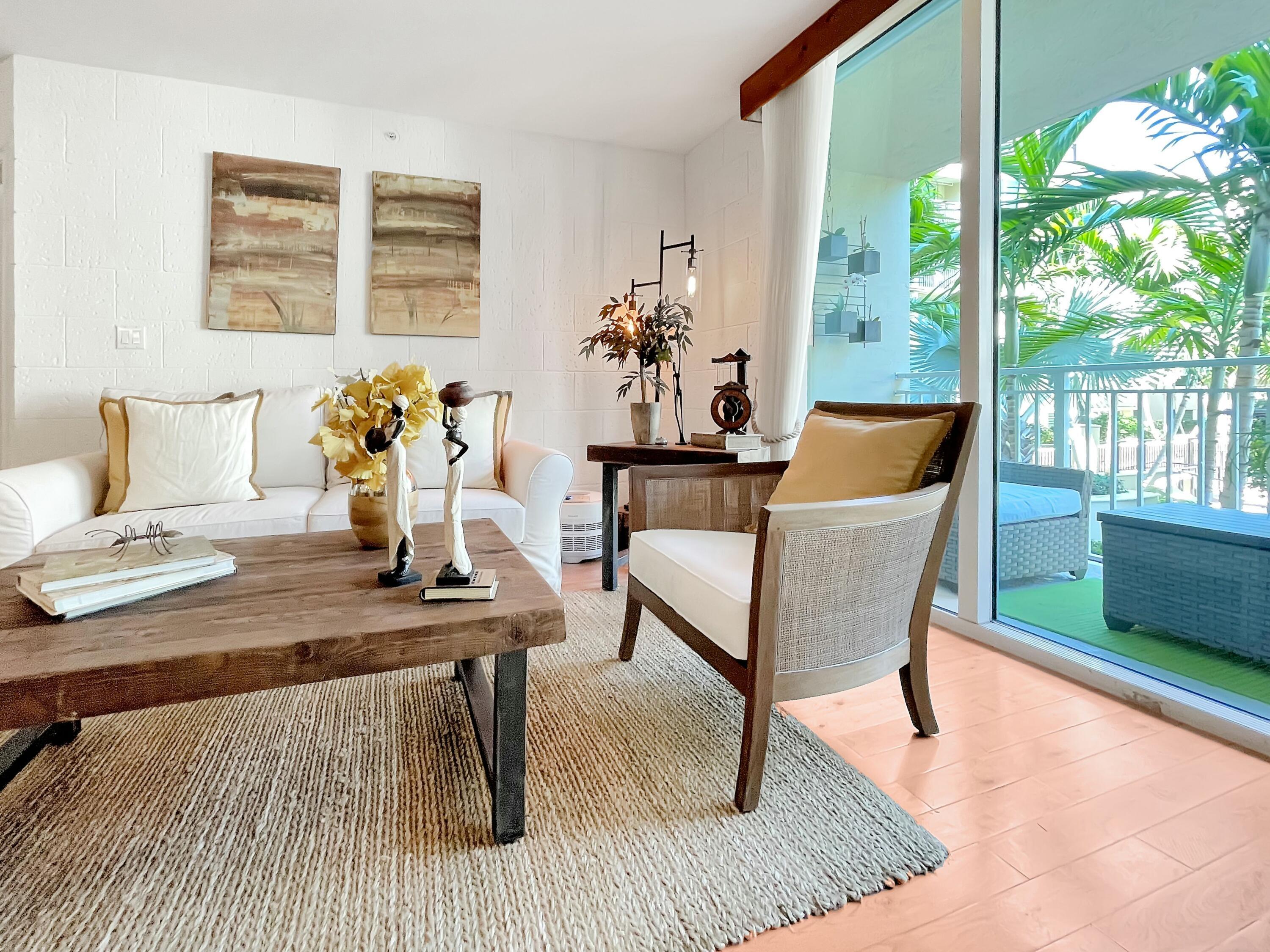 99 Southeast Mizner Boulevard, Unit 714 Boca Raton, FL 33432 - Photo 4 of 25 Spacious living room