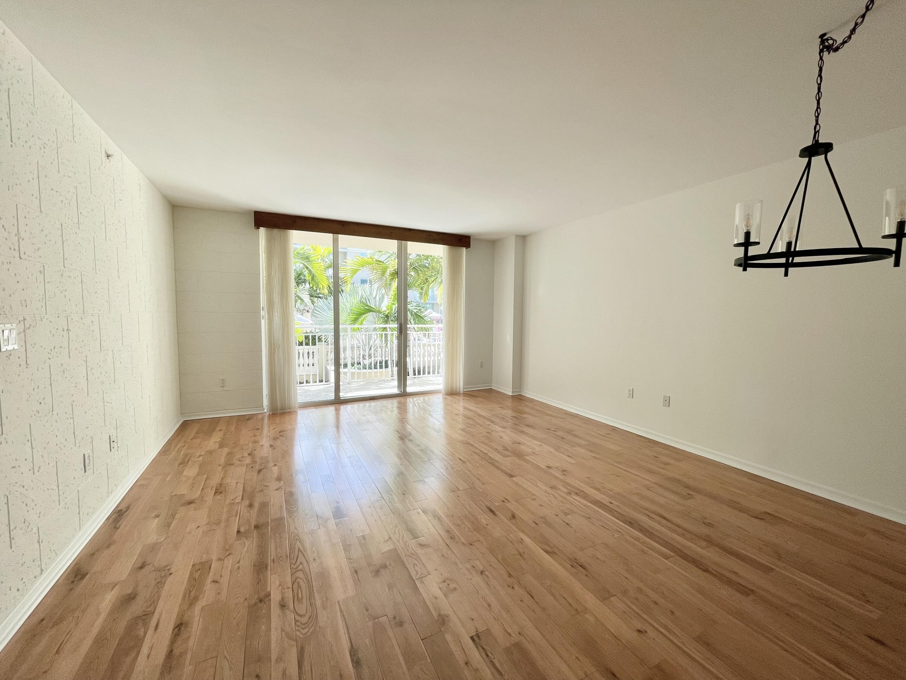 99 Southeast Mizner Boulevard, Unit 714 Boca Raton, FL 33432 - Photo 7 of 25 LIVING ROOM