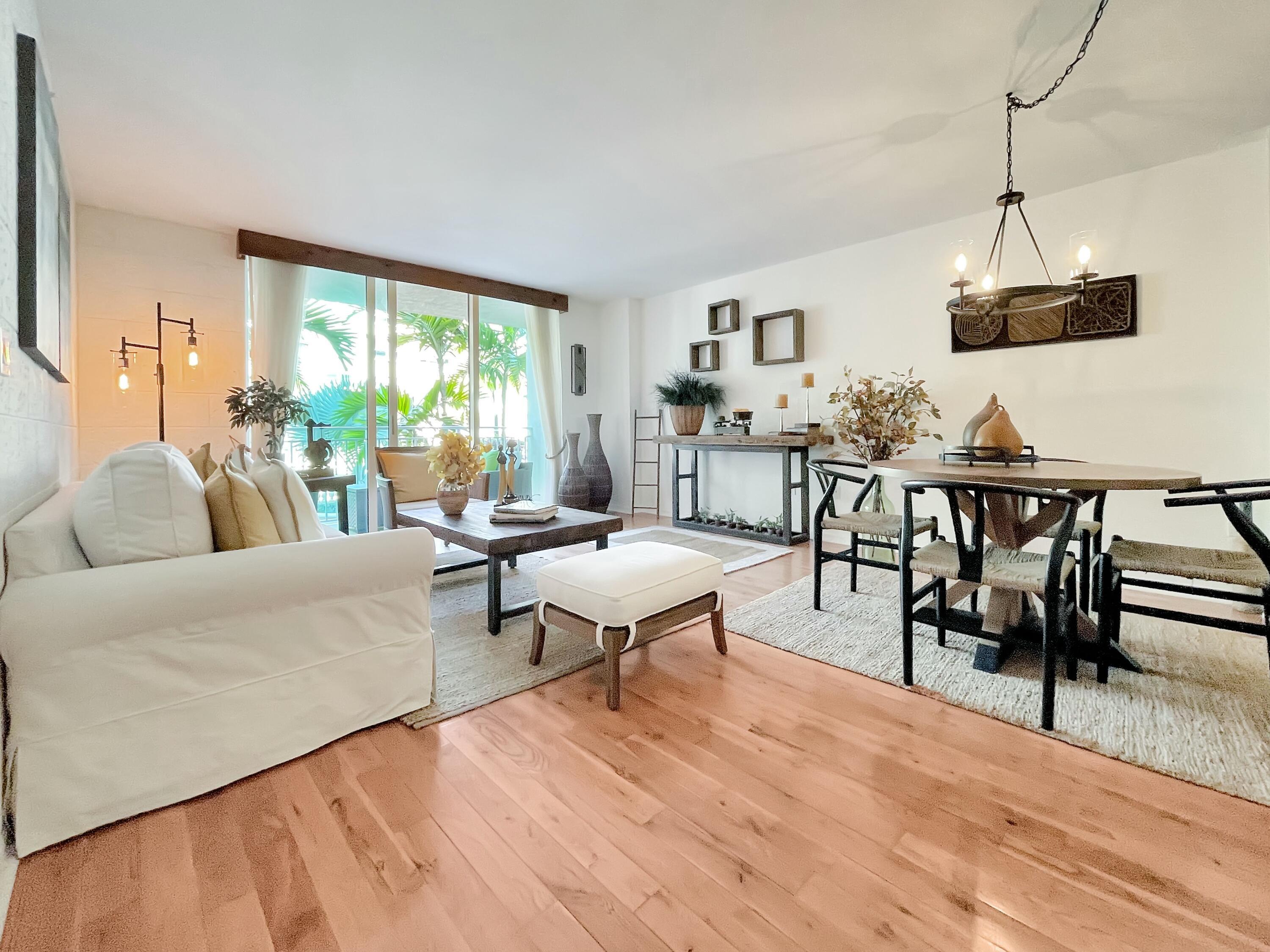 99 Southeast Mizner Boulevard, Unit 714 Boca Raton, FL 33432 - Photo 9 of 25 Living Room