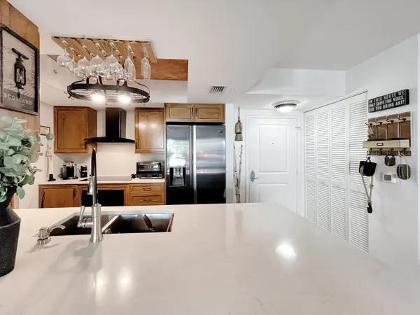 $3,250 | 99 Southeast Mizner Boulevard, Unit 714, Boca Raton, FL 33432