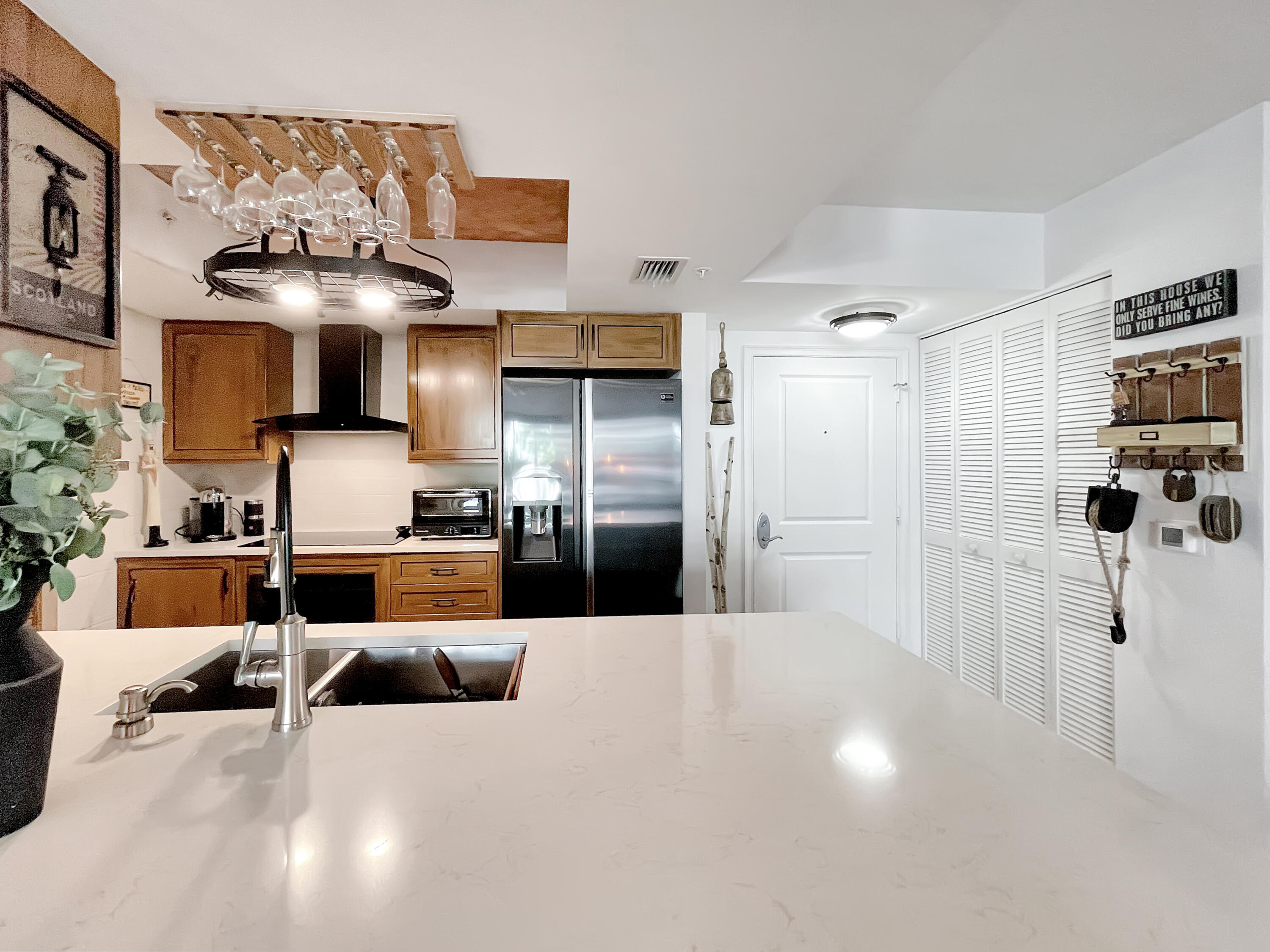 99 Southeast Mizner Boulevard, Unit 714 Boca Raton, FL 33432 - Photo 10 of 29 Kitchen