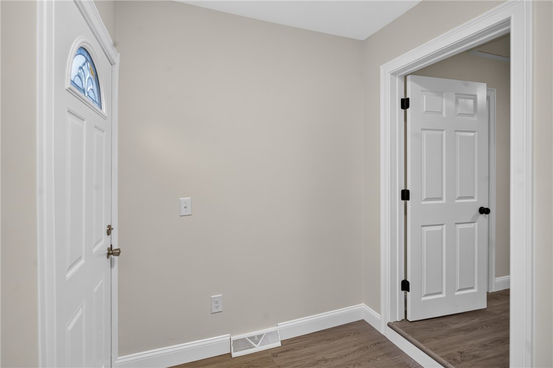 68 Uncas Street Warwick, RI 02889 - Photo 7 of 43