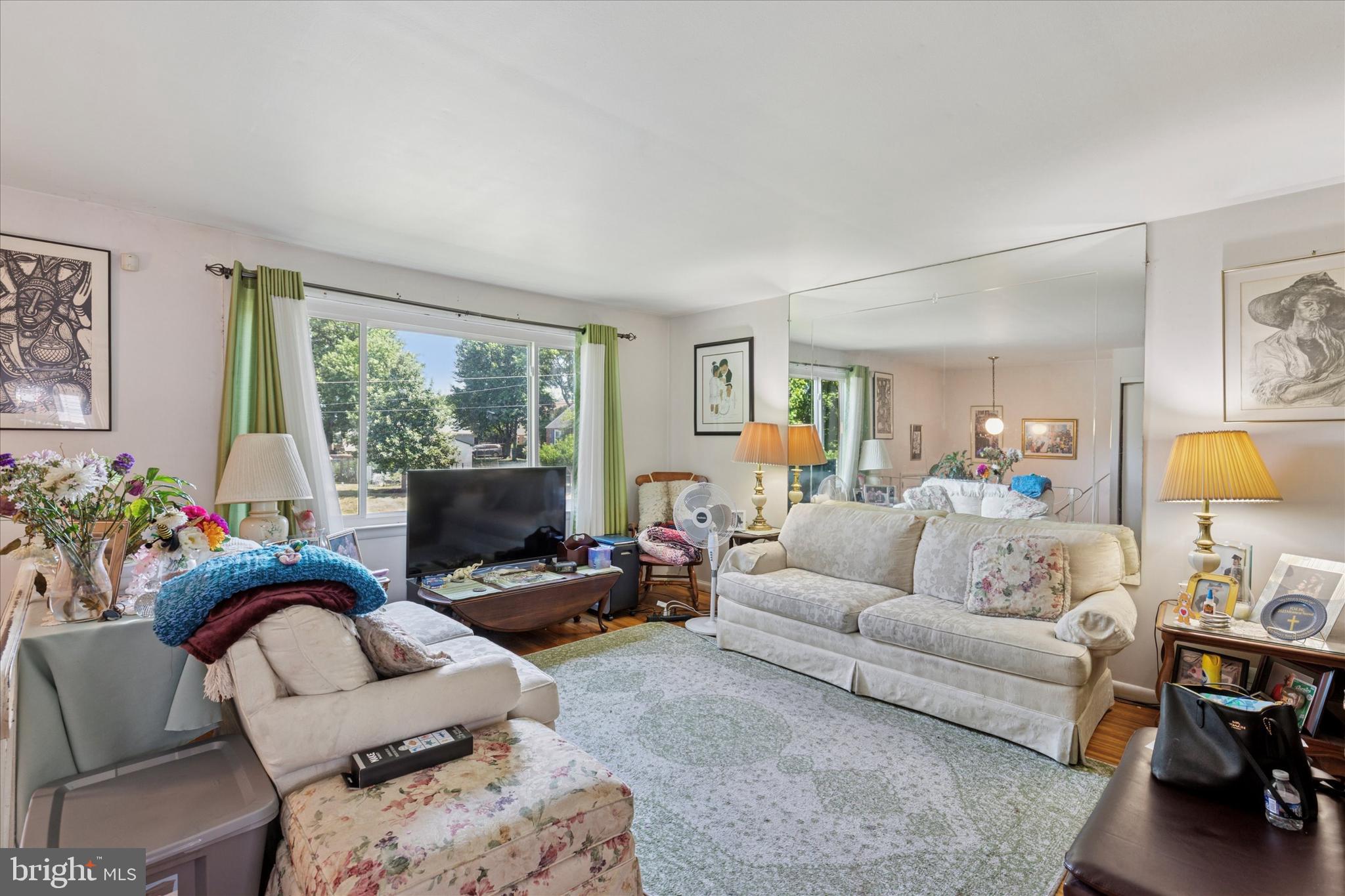 699 Springdell Road King of Prussia, PA 19406 - Photo 5 of 18 Large living room