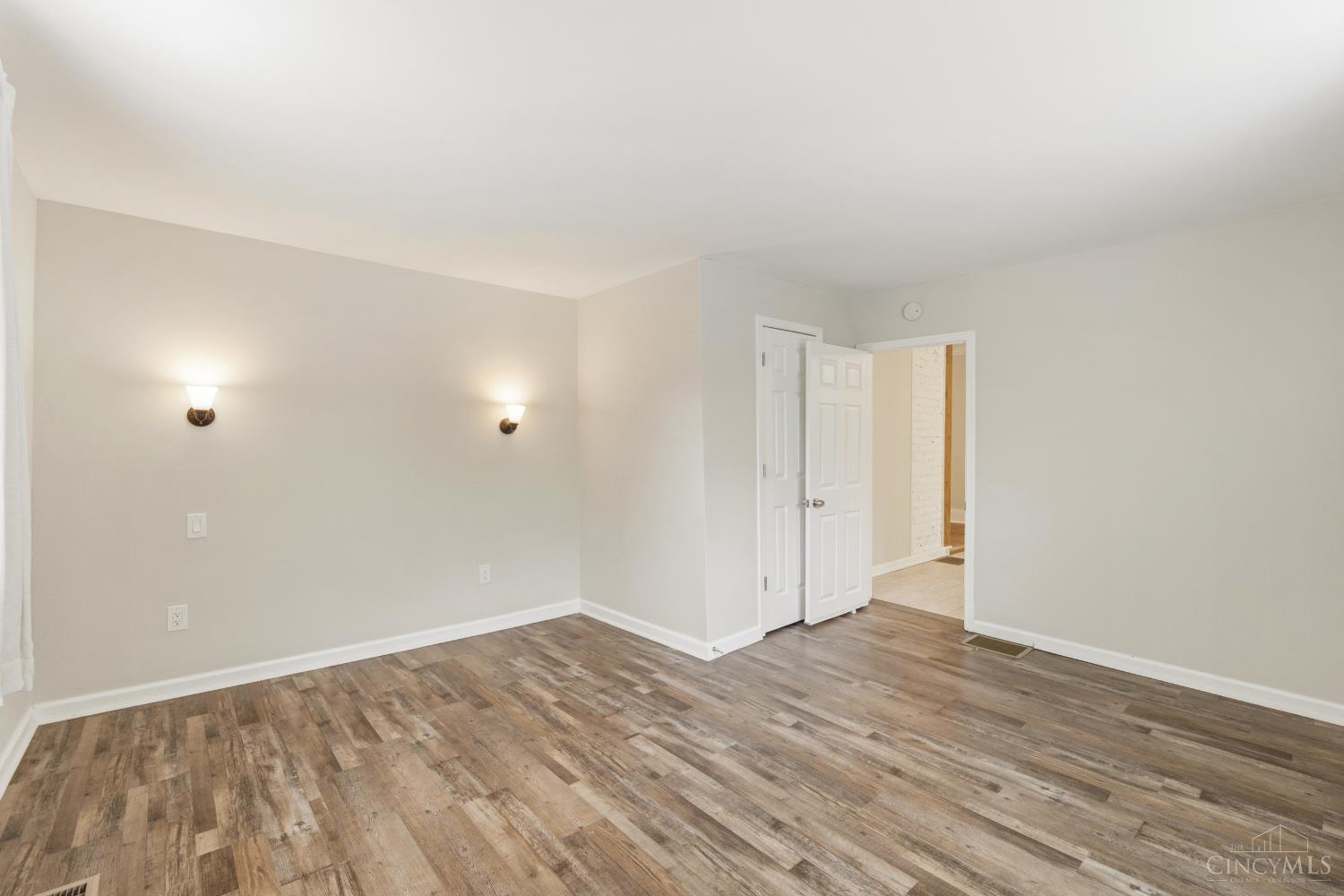 4261 Walton Creek Road Cincinnati, OH 45243 - Photo 18 of 31