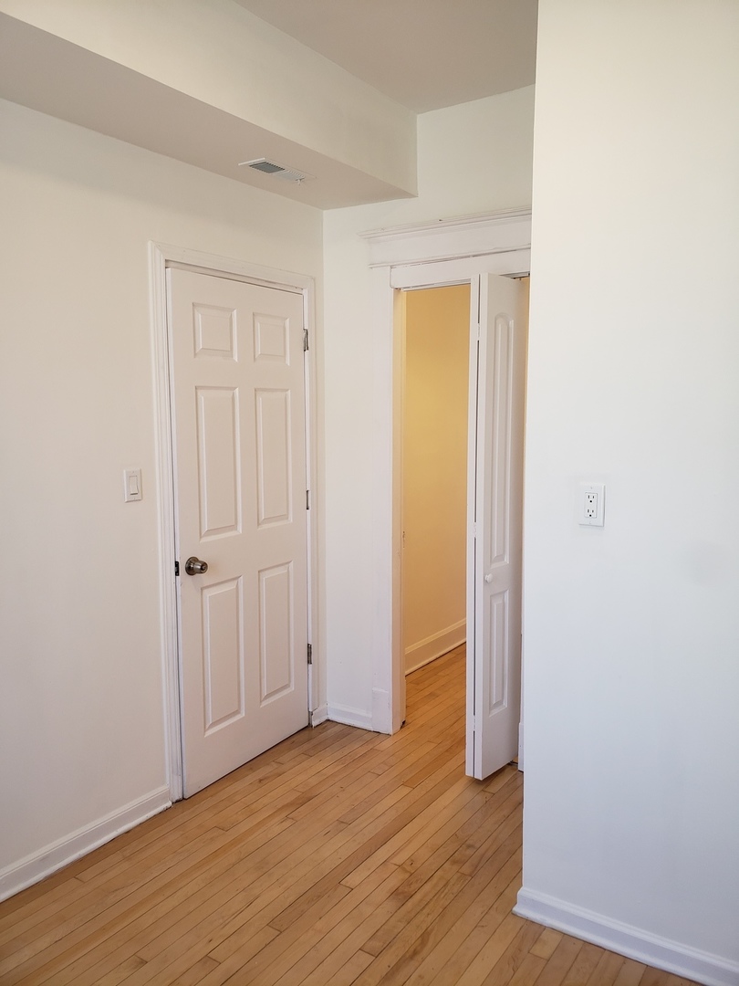 2705 West 24th Street, Unit 2 Chicago, IL 60608 - Photo 4 of 8