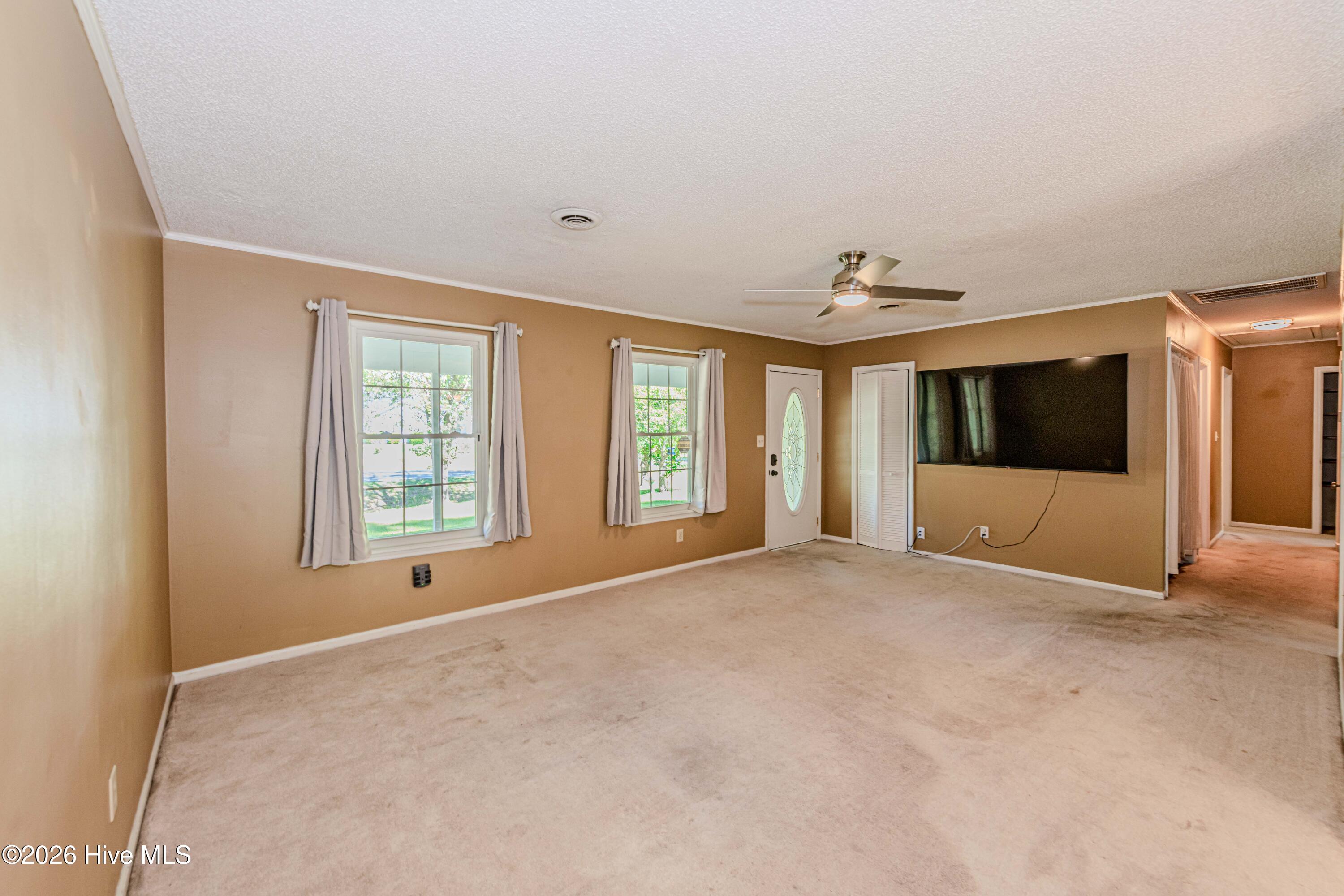 800 Mill River Road Jacksonville, NC 28540 - Photo 18 of 60 Living room