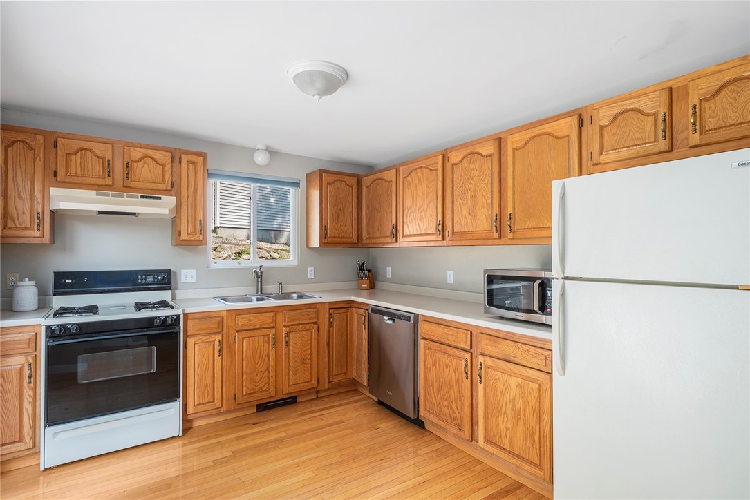 24 Smith Street Lincoln, RI 02865 - Photo 11 of 27